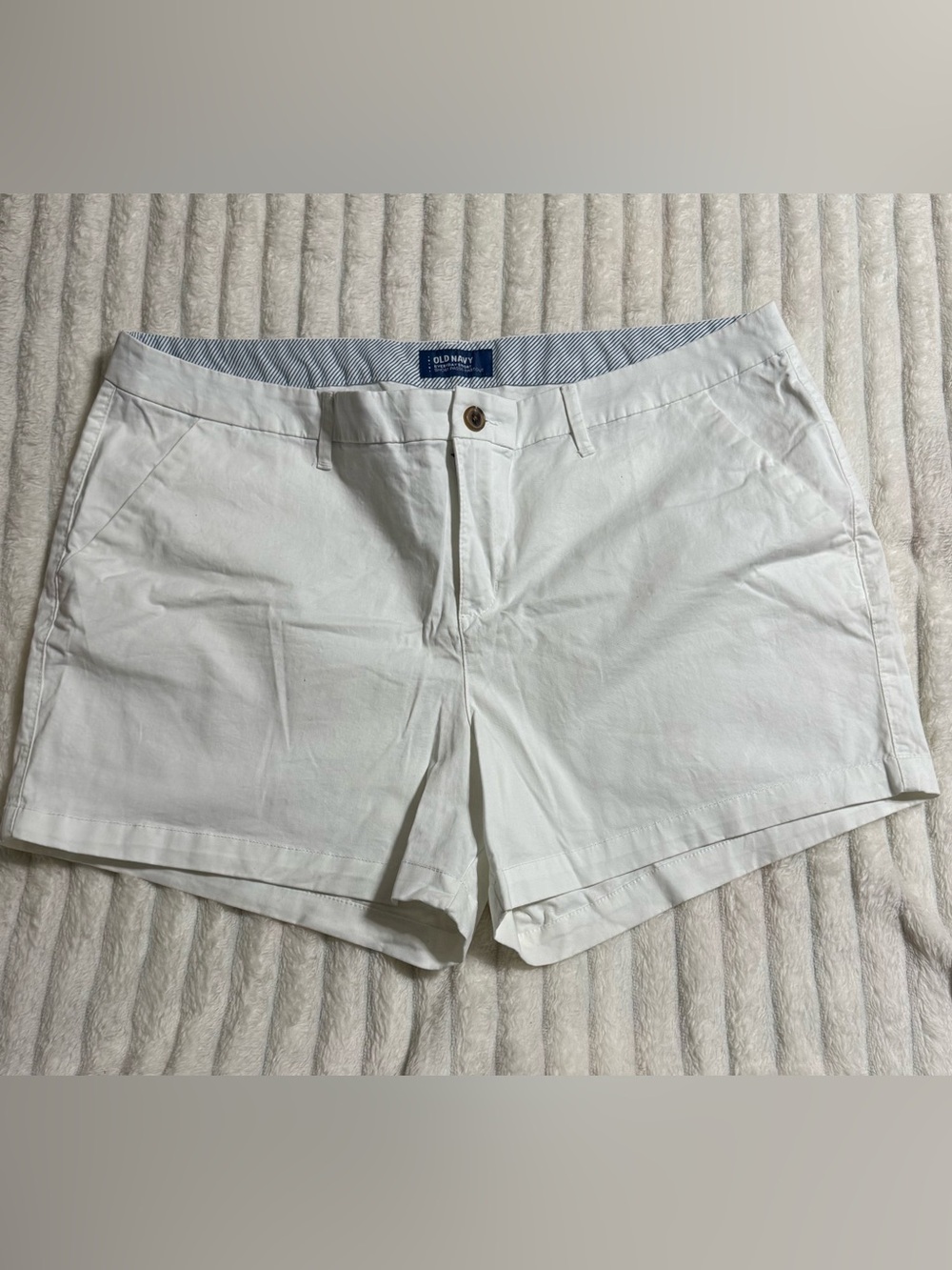 Old Navy White Women's Chino Shorts
